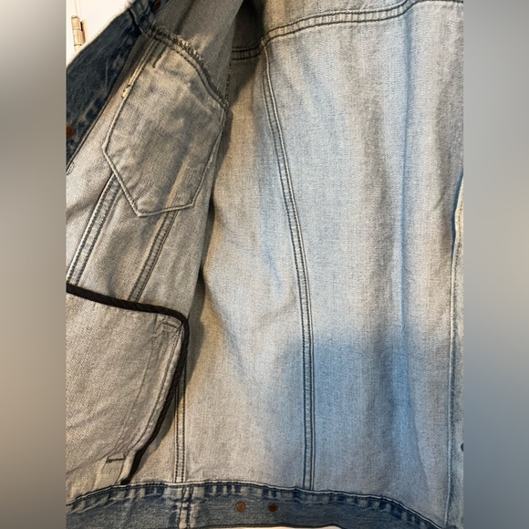 [SOLD] LUCKY BRAND Light Wash Denim Jacket - Picture 3 of 5